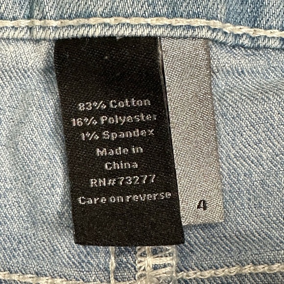 Women’s Apt. 9 4 Small Denim Shorts Jeans Light Washed Navy Blue Rolled Hem - Picture 7 of 8